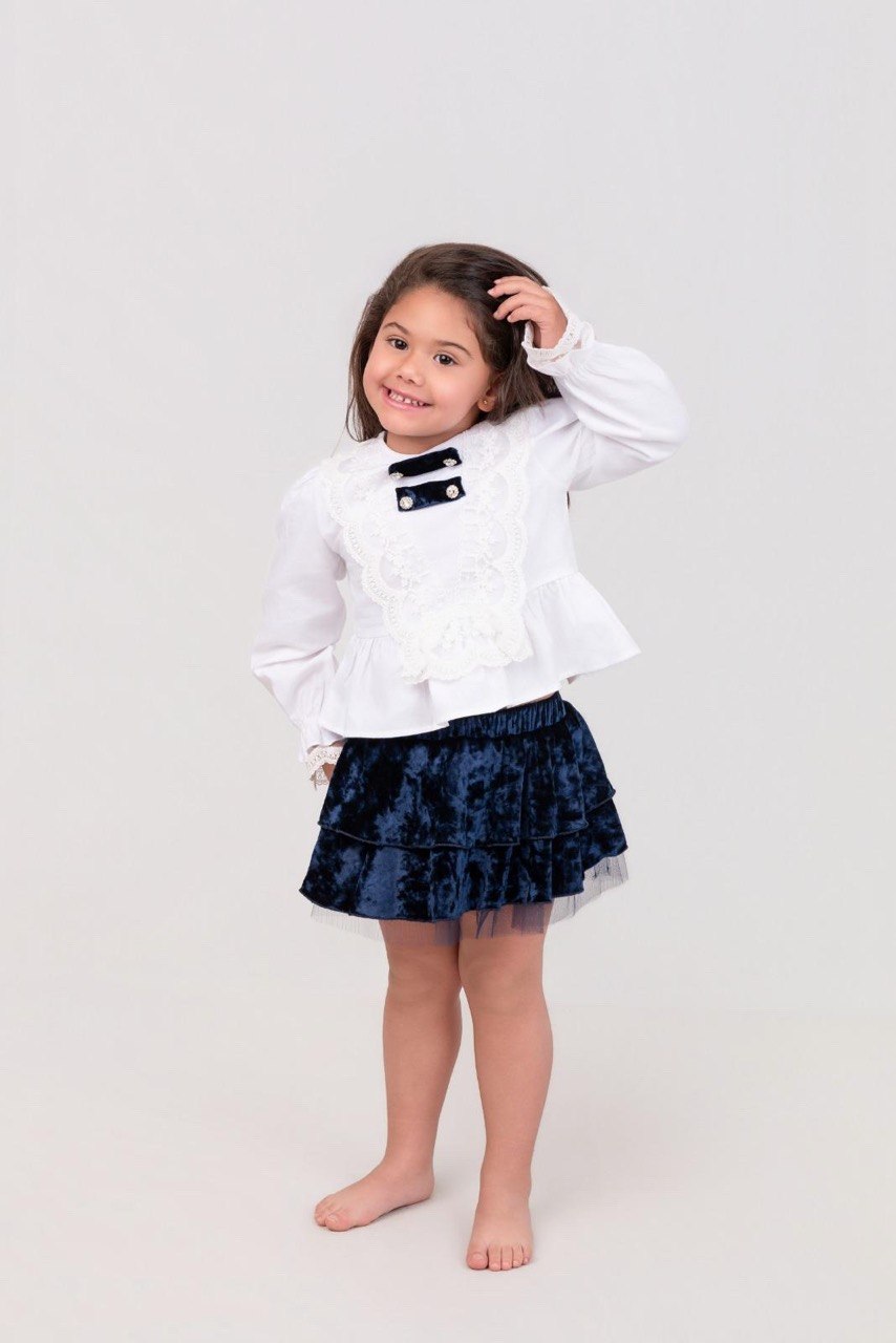 Conjunto de falda tutú de terciopelo y blusa de encaje en azul marino